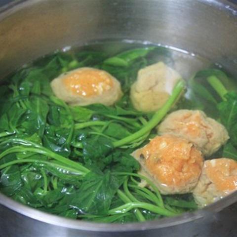 Cách làm canh ghẹ rau muống chả cua