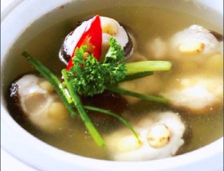 Canh hạt sen cá thát lát