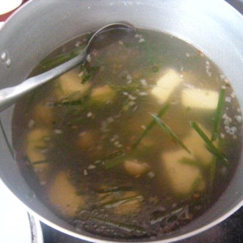 Cách làm canh hẹ nấu đậu hũ