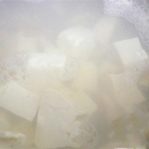 Cách làm canh hẹ nấu tôm và đậu hũ