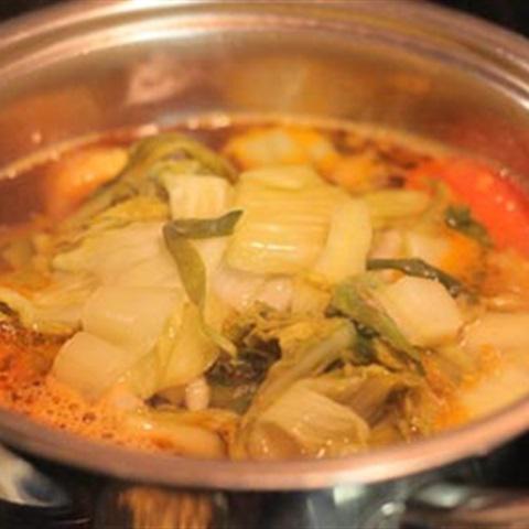 Cách làm canh hến nấu dưa cải chua