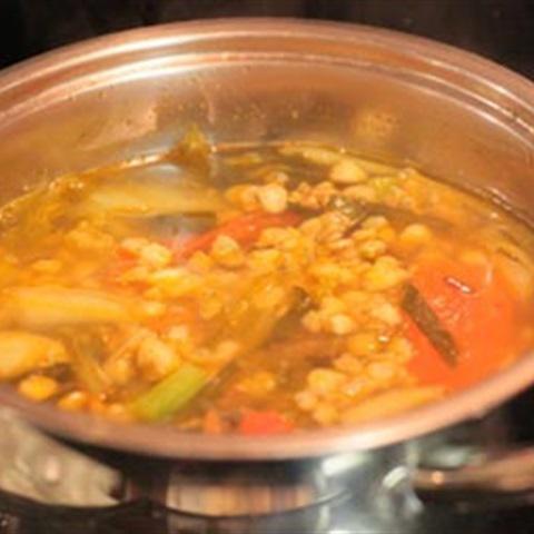 Cách làm canh hến nấu dưa cải chua