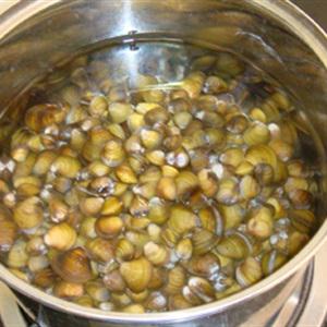 Cách làm canh hến nấu rau muống