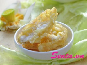 Cánh hoa sen chiên trứng