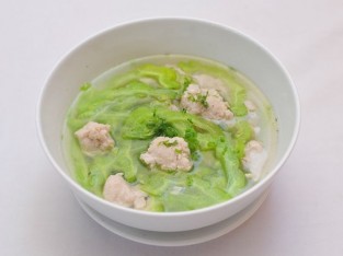 Canh khổ qua nấu cá thác lác