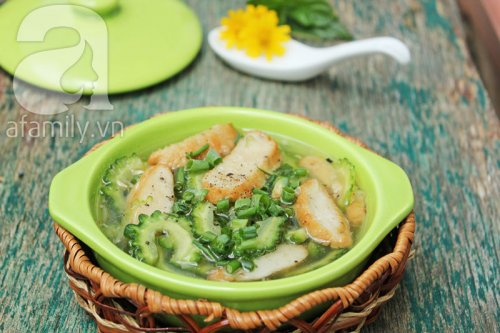 Canh khổ qua nấu chả cá mát ngọt ngon cơm