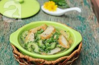 Canh khổ qua nấu chả cá mát ngọt ngon cơm