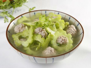 Canh khổ qua nấu thịt nạc