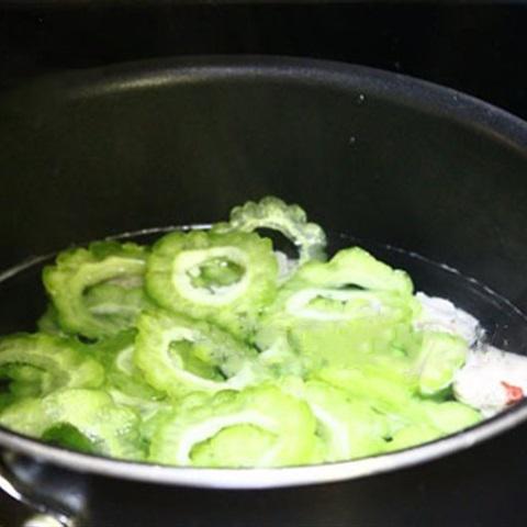 Cách làm canh khổ qua nấu tôm