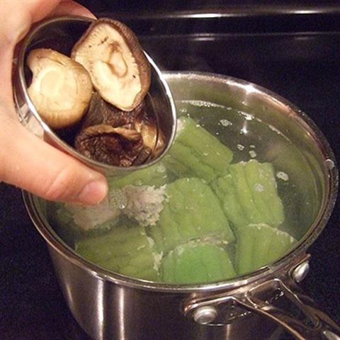 Cách làm canh khổ qua nhồi thịt gà