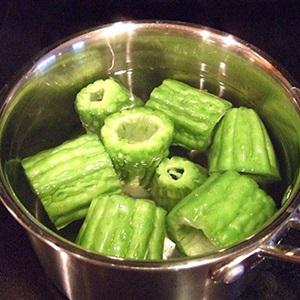 Cách làm canh khổ qua nhồi thịt gà