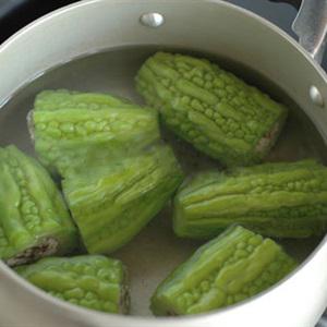 Cách làm canh khổ qua  nhồi thịt ngon