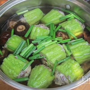 Cách nấu canh khổ qua nhồi tôm