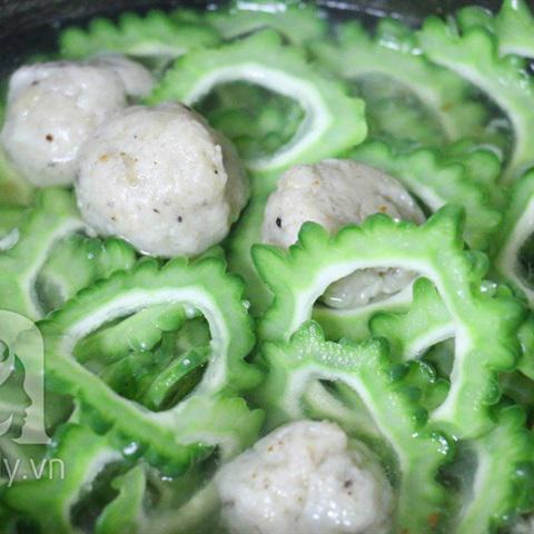 Cách làm canh khổ qua với cá thác lác