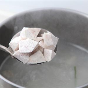 Cách nấu canh khoai môn sườn heo