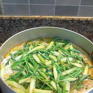 Cách làm canh khoai rau nhút