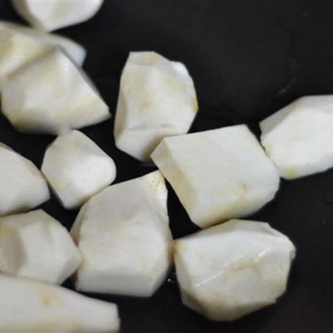 Cách làm canh khoai sọ nấu mọc