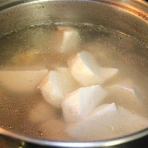 Cách làm canh khoai sọ nấu sườn