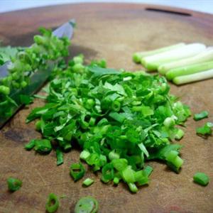 Cách làm canh khoai sọ thịt gà viên