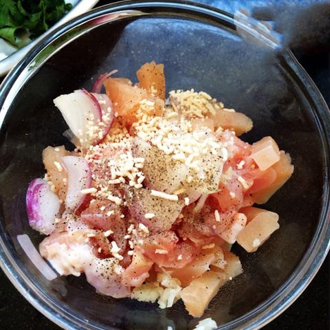 Cách làm canh khoai sọ thịt gà viên