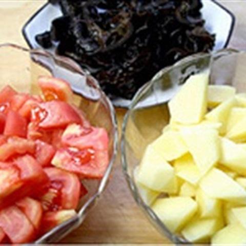 Cách nấu canh khoai tây bò viên