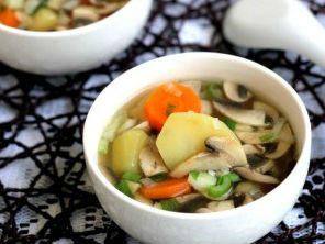 Canh khoai tây nấu nấm