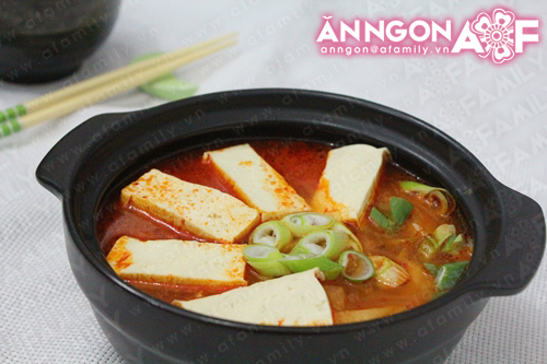 Canh kim chi chua cay cho ngày mưa lạnh