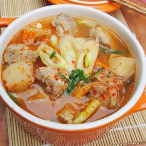 Cách làm canh kim chi củ cải nấu sườn