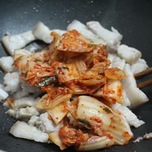 Cách làm canh kim chi nấu đậu thịt