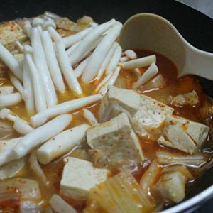 Cách làm canh kim chi nấu đậu thịt