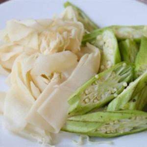 Cách làm canh măng chua chả cá