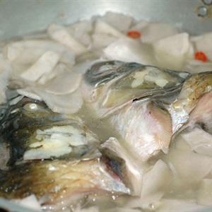 Cách làm canh măng chua nấu cá