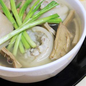 Cách làm canh măng giò heo