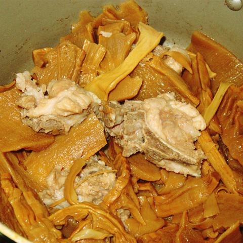 Cách làm canh măng hầm xương heo
