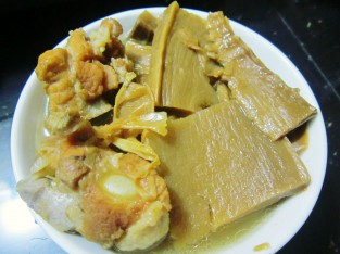 Canh măng hầm xương heo