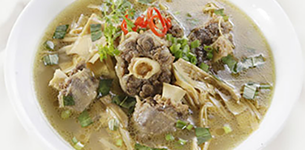 Canh măng khô đuôi bò