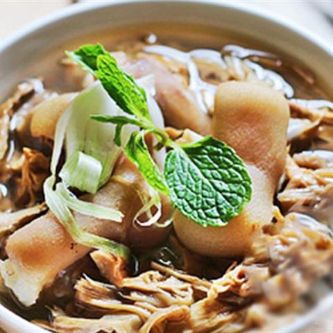 Cách làm canh măng khô móng giò