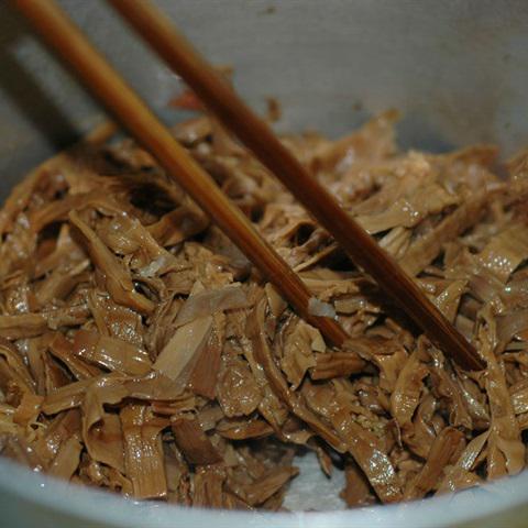 Cách làm canh măng nấu xương