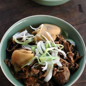 Cách làm canh măng nấu xương
