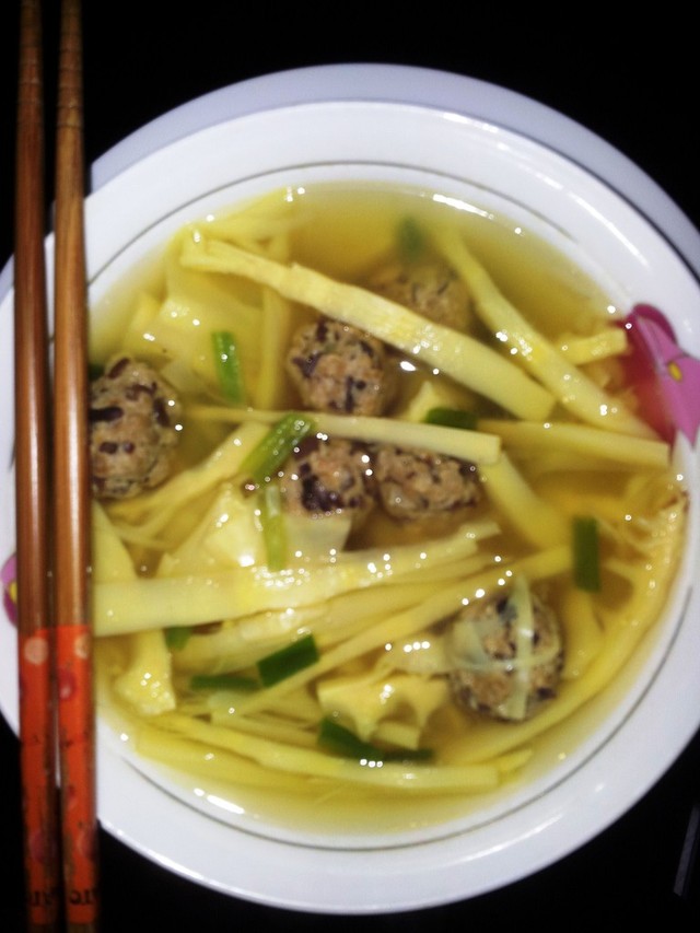 Canh măng thịt viên