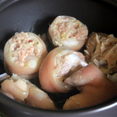 Cách làm canh móng giò hầm đậu nành