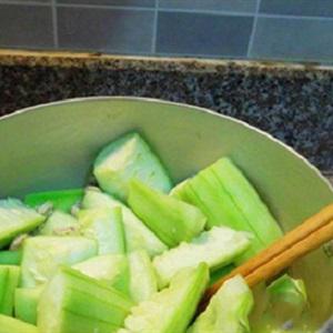 Cách làm canh mướp nấu hến