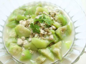 Canh mướp nấu hến