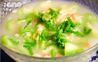 Canh mướp nấu lạc thơm ngon mà vẫn giảm cân