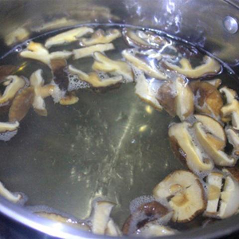 Cách làm canh mướp nấu nấm hương