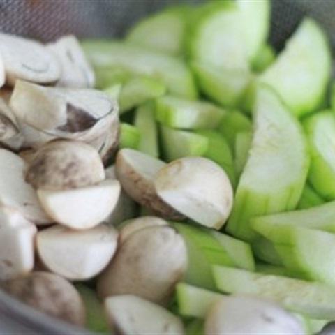 Cách làm canh mướp nấu nấm rơm