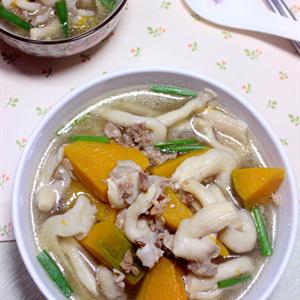 Cách làm canh nấm bào ngư nấu bí đỏ thịt băm