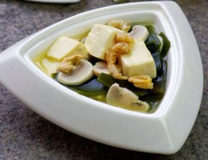 Canh nấm rong biển mát lành ngon cơm