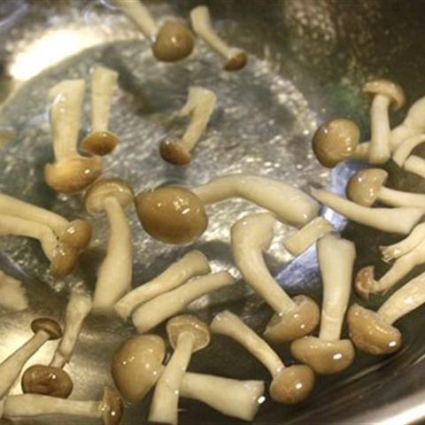 Cách làm canh nấm thịt bằm cà chua