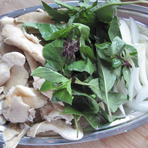 Cách làm canh nấm với thịt bò